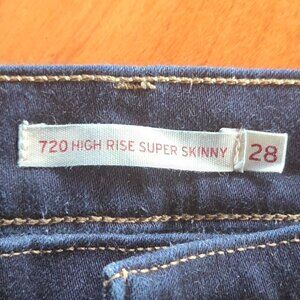 Levis 720 HIGH RISE SUPER SKINNY SIZE 28